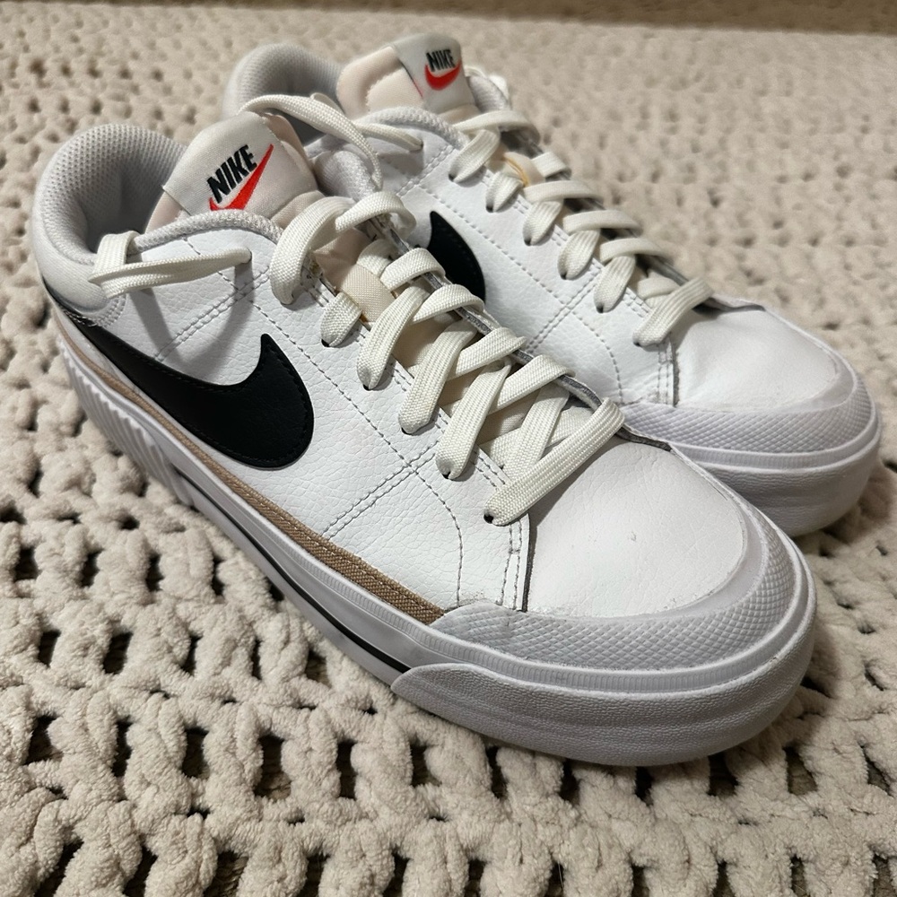 Women’s Nike Legacy Lift